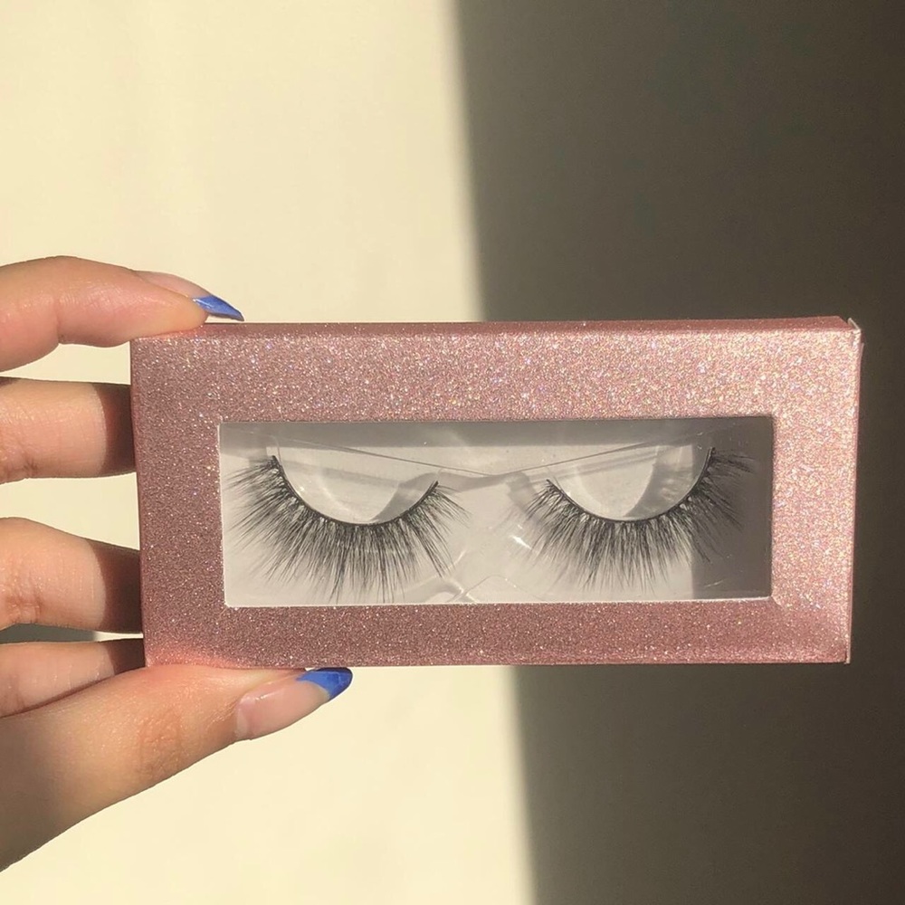 false lashes (rose quartz)
